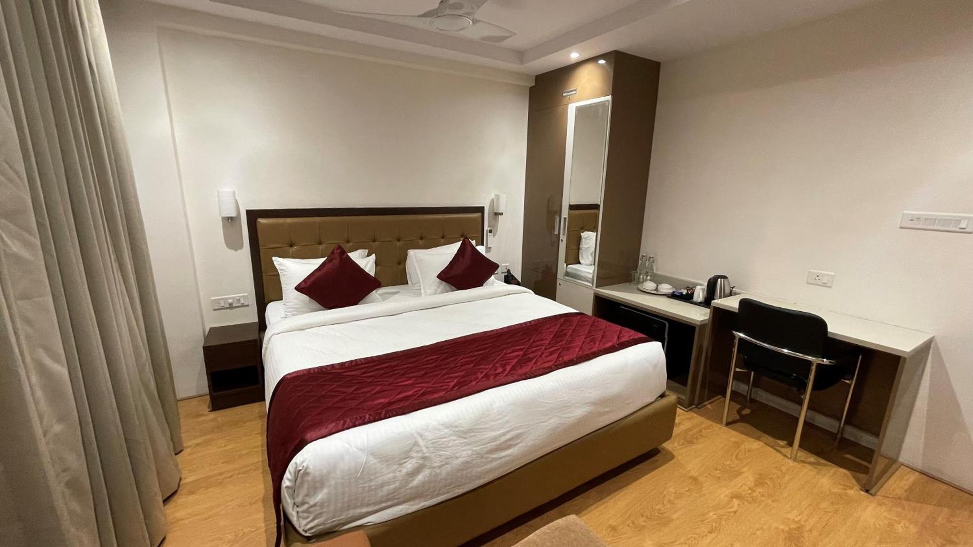 Hotel Silver Cle Hyderabad Bagian luar foto
