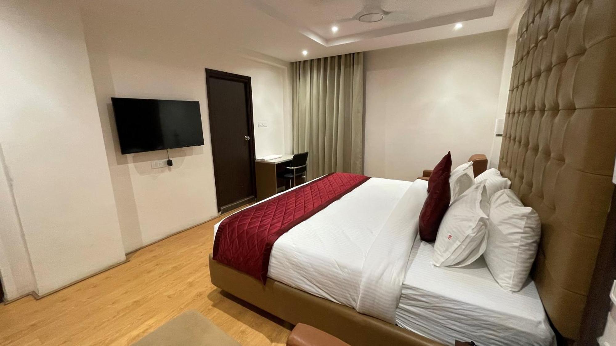 Hotel Silver Cle Hyderabad Bagian luar foto
