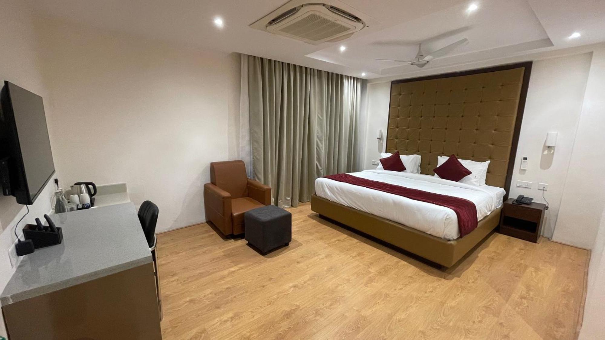 Hotel Silver Cle Hyderabad Bagian luar foto