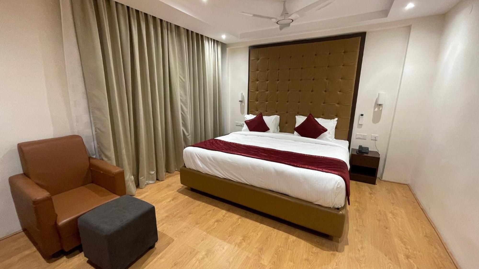 Hotel Silver Cle Hyderabad Bagian luar foto