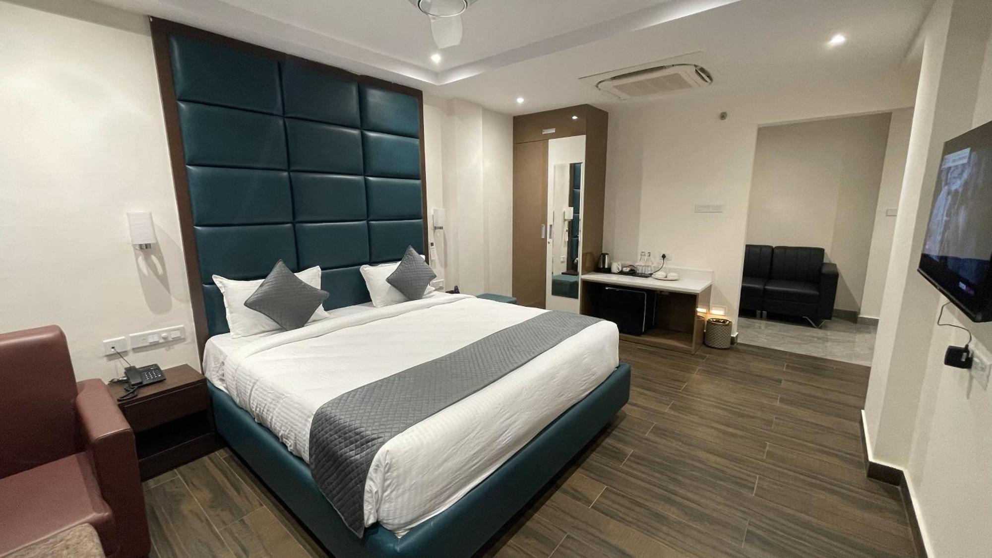 Hotel Silver Cle Hyderabad Bagian luar foto